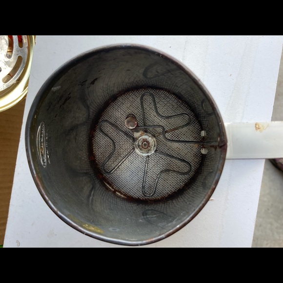 Enamel Aluminum Blue and White Flour Sifter Androck - Picture 7 of 7